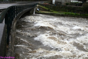 Ponte da Pinguela, a mesma da foto da figura 14, mas após a limpeza do rio. Apesar da água próxima do tabuleiro, não foi necessário fechar a passagem da ponte (figura 15)