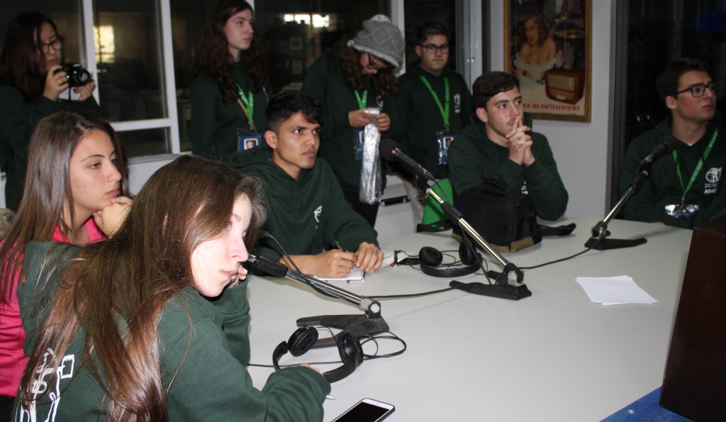 Jovens Repórteres na rádio Telefonia em Évora durante a Missão JRA Alentejo 2016 | Portel