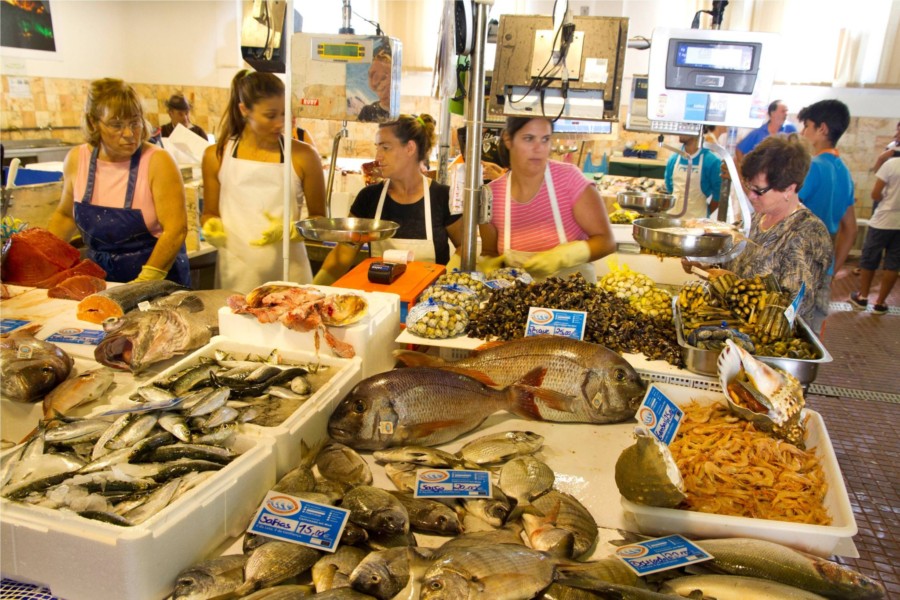 Comer peixe é bom e recomenda-se. Mas, atenção às espécies que comemos!