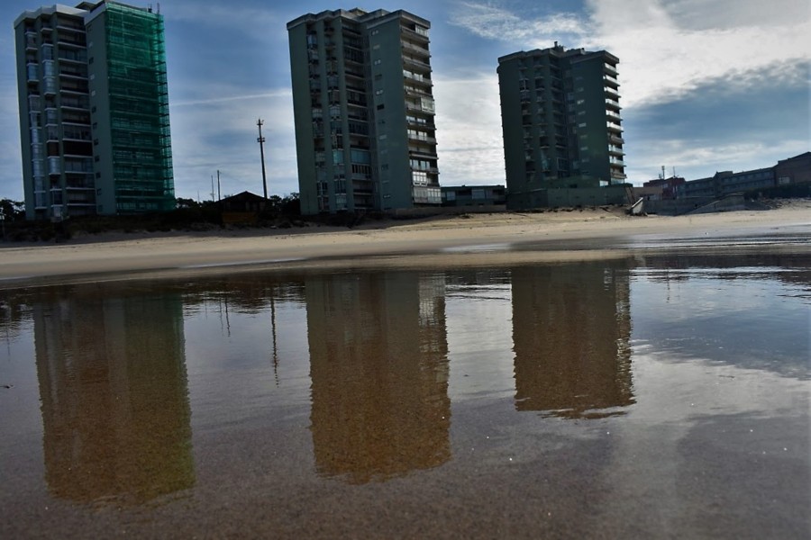 A luta do mar para derrubar 3 gigantes