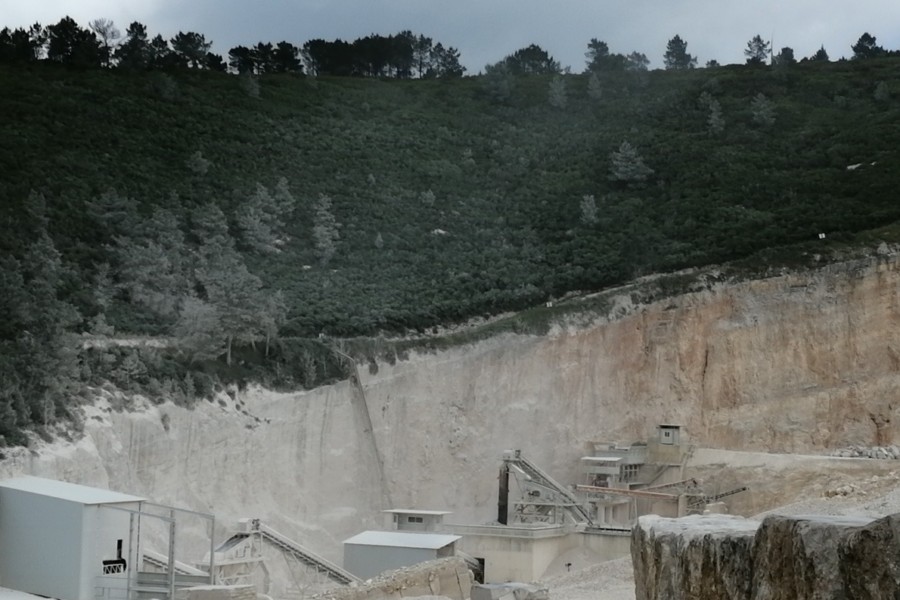 Exploração de calcário na serra de Aire e Candeeiros e suas adversidades