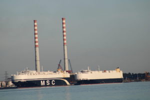 Navios cargueiros no porto de Setúbal