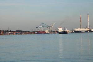 Poluição causada pelo petróleo dos navios em Setúbal