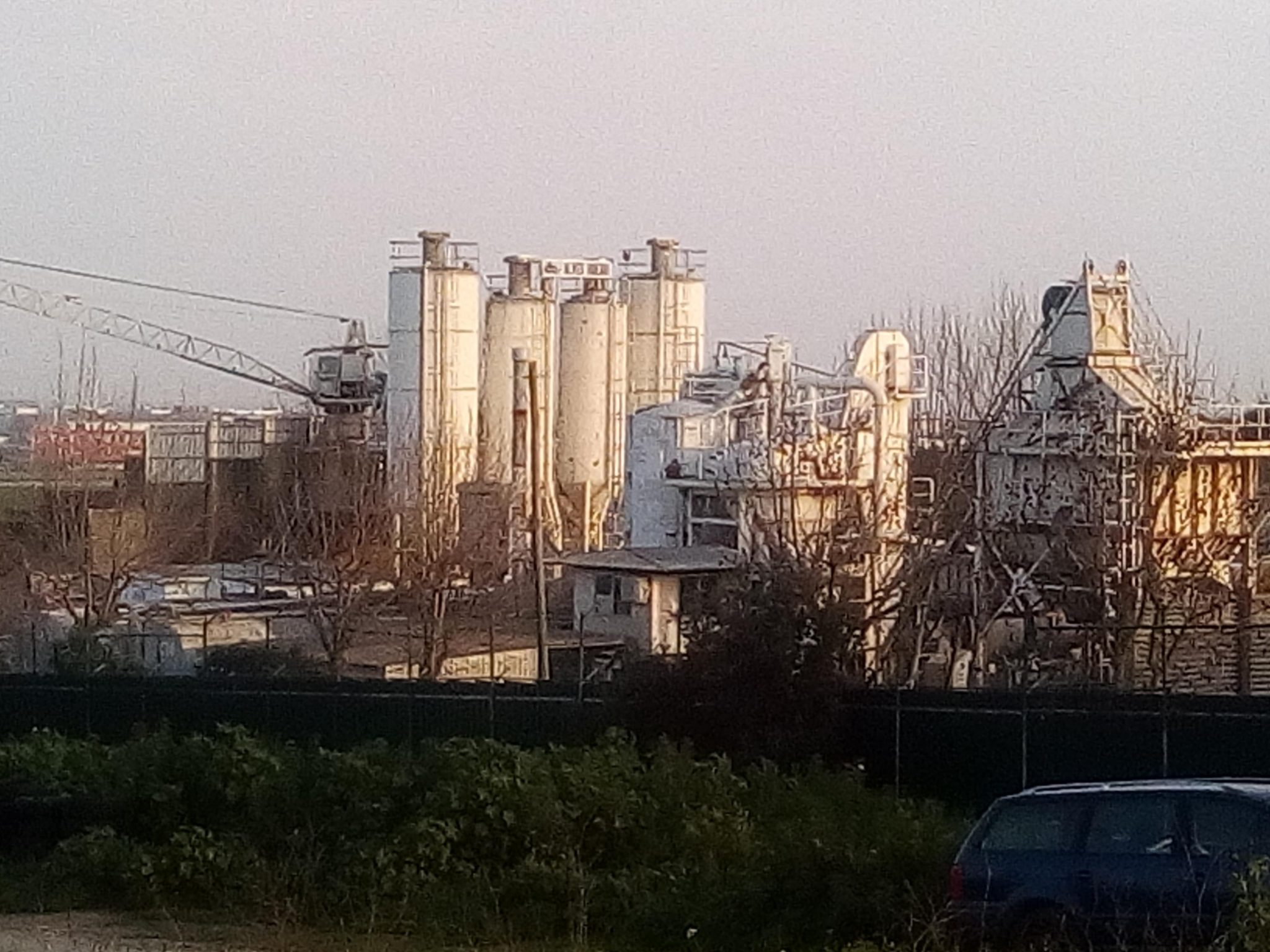 A fábrica de alcatrão em Camarate