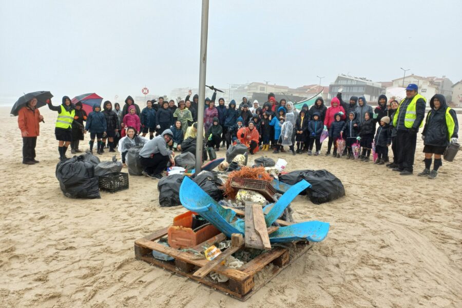 266Kg de Lixo foram retirados da praia de Mira