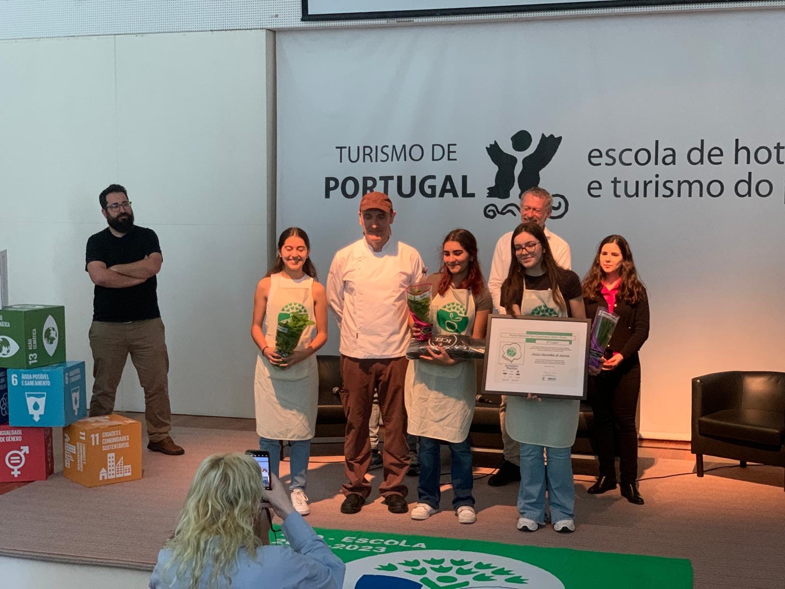 ECO-COZINHEIRAS PREMIADAS NA ESCOLA DE HOTELARIA DO PORTO