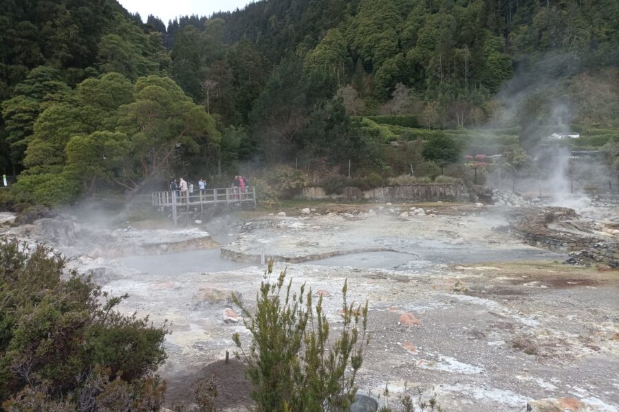 São Miguel: O Laboratório Vivo da Terra e o Encanto das Furnas