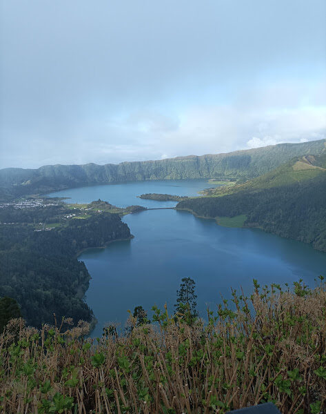 Complexo Vulcânico das Sete Cidades: Uma Viagem pela Geologia e Biodiversidade dos Açores