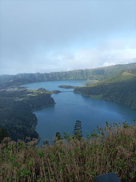 Complexo Vulcânico das Sete Cidades: Uma Viagem pela Geologia e Biodiversidade dos Açores