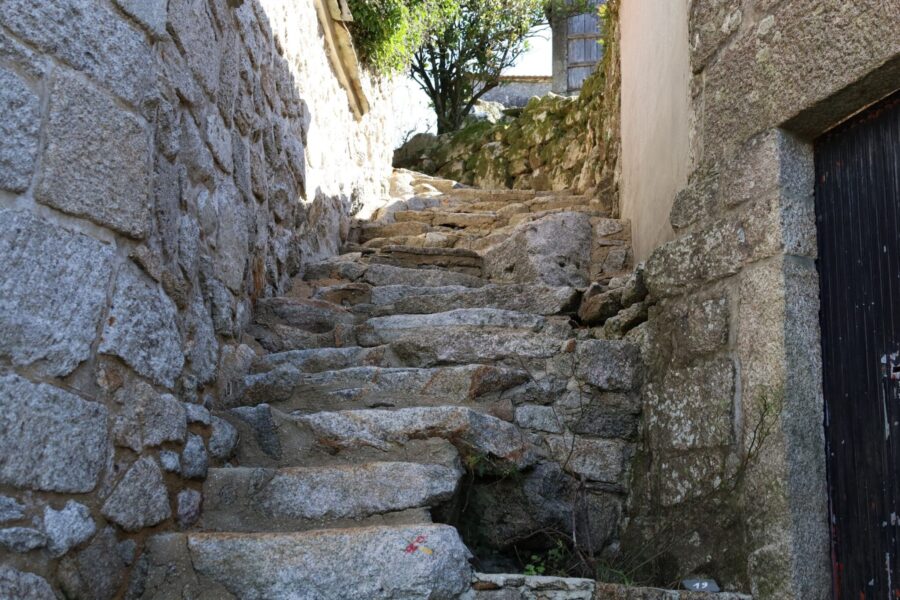 No Meio do Xisto, uma Aldeia de Granito