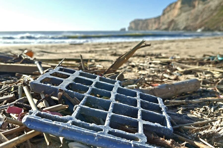 Depois da Tempestade: o lixo que o mar devolveu à Nazaré