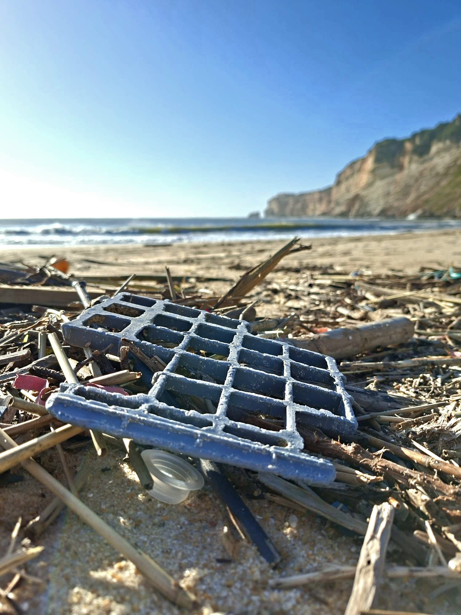 Depois da Tempestade: o lixo que o mar devolveu à Nazaré